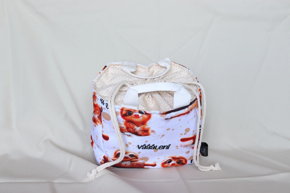 Lunchbag lenochodi nejraději se válím s béžovým zavíráním