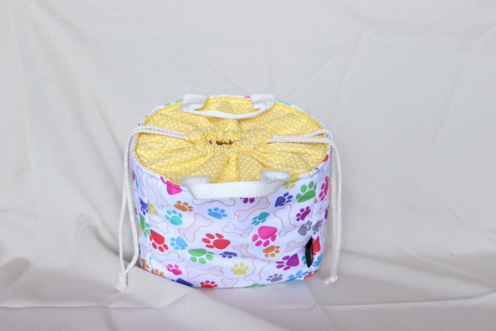 Lunchbag žlutý - kostičky, tlapky