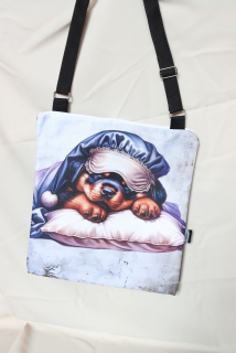 Crossbody placatá spící pes